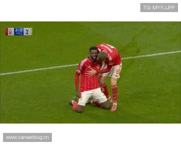 曼联近期表现波动,体系问题逐步反映至赛场稳定性 曼联近期表现波动,体系问题逐步反映至赛场稳定性