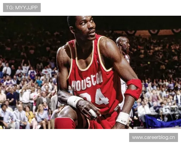 奥拉朱旺背身单打效率领先穆托姆博展现内线统治力